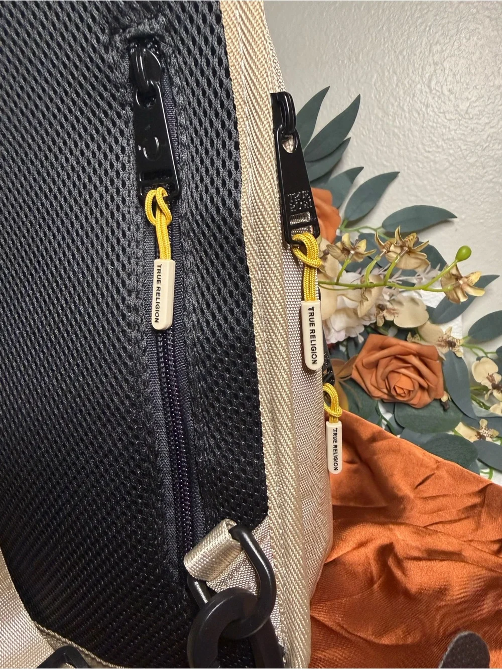 True Religion compact true